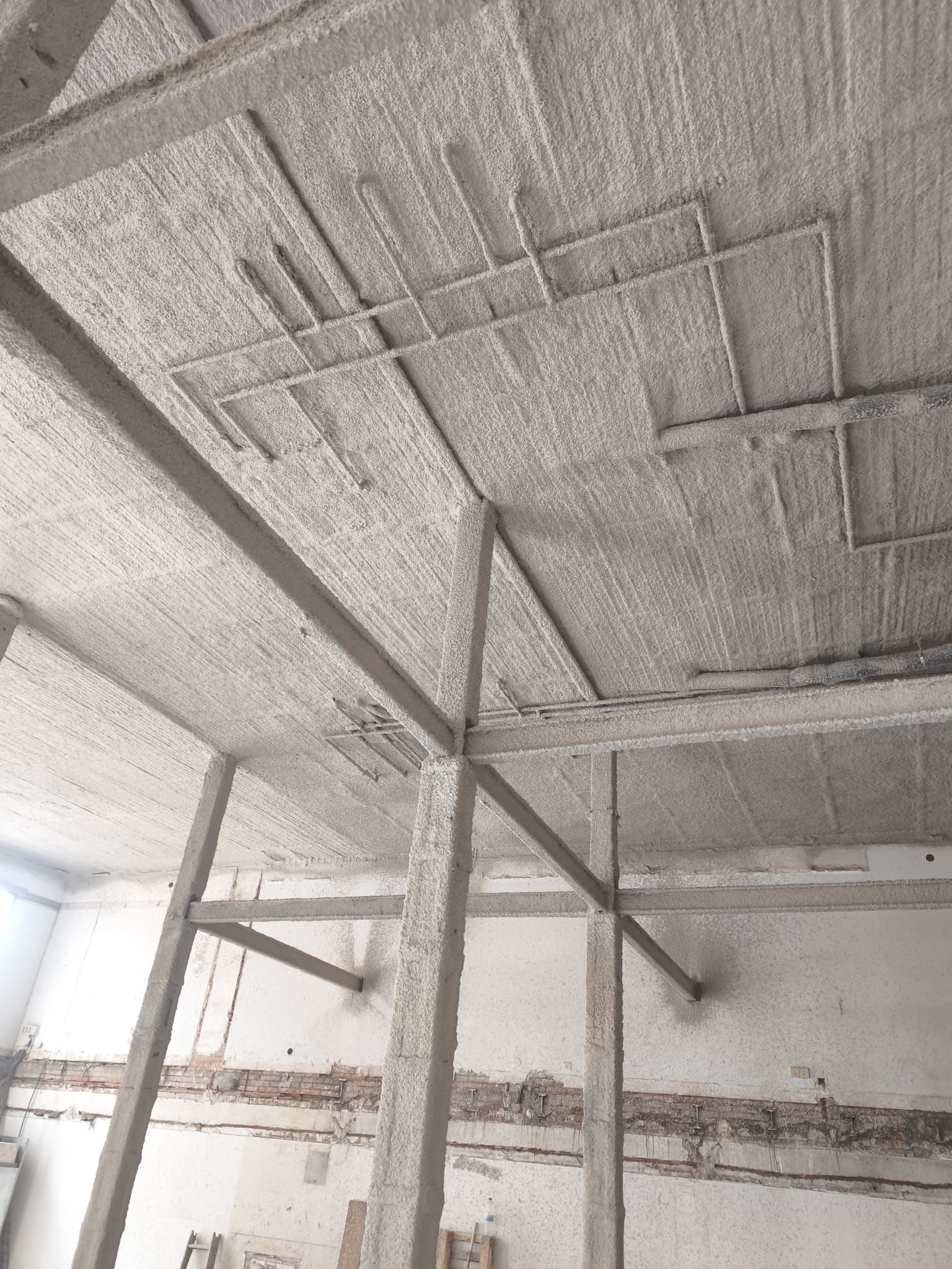 Casos de Éxito: Ignifugación Estructural con Mortero R-120